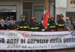 I Vigili del Fuoco volontari di Busca con il sindaco, Luca Gosso, e l'assessore comunale Gian Franco Ferrero